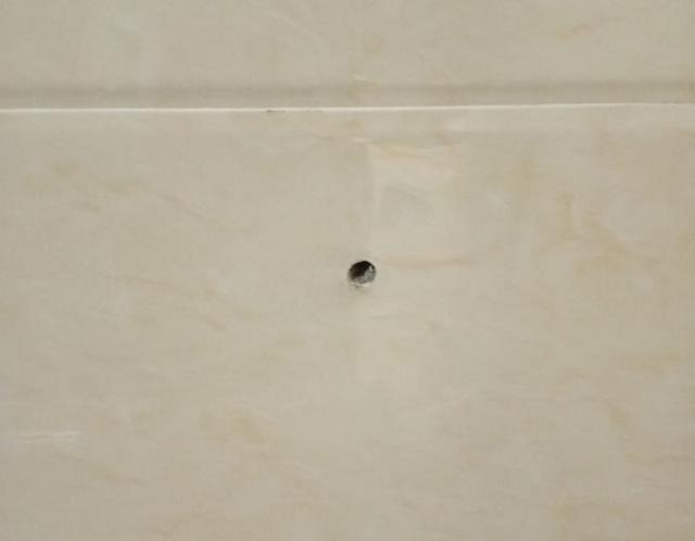 瓷砖打孔怎么补(瓷砖打孔怎么修补)