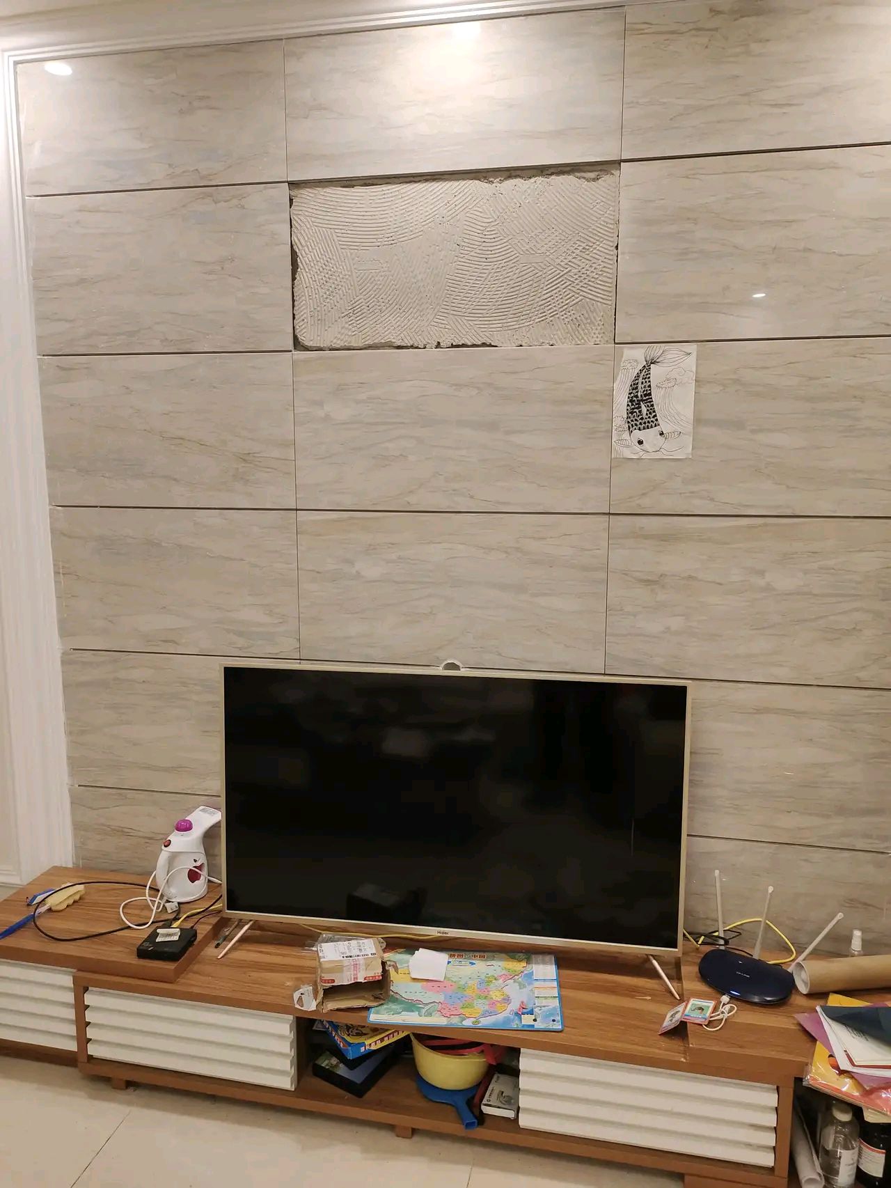 墙面砖坏了一块怎么能补进一块新的瓷砖里面(墙面砖坏了一块怎么能补进一块新的瓷砖里面呢) 墙面砖坏了一块怎么能补进一块新的瓷砖里面(墙面砖坏了一块怎么能补进一块新的瓷砖里面呢)